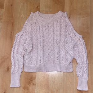 Trendy light pink sweater